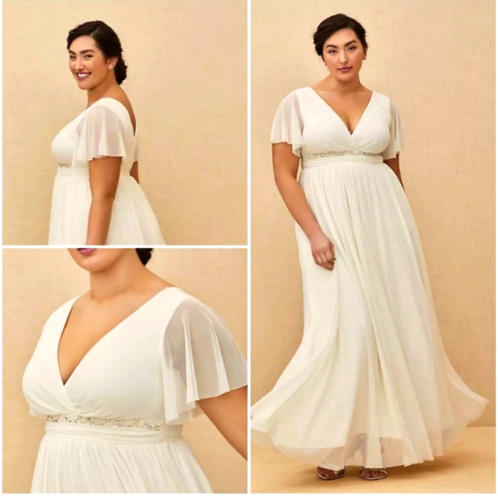 ♡NEW TO CLOSET♡ Torrid White Wedding Dress with Silver Accents
